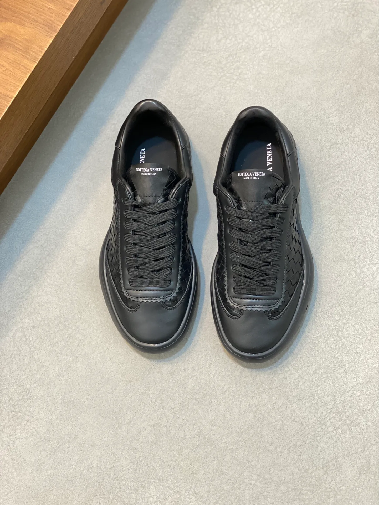 p440💰Men's Shoes BV/Bottega Veneta🆕The new men's moral training sneakers, made of Sneaker technology nylon and suede, inspired by retro basketball shoes, a new interpretation of classic sneakers, a lightweight, comfortable and breathable summer must-have item, the soles are made of classic woven texture, super recognizable, nylon suede stitching, full of texture!  Size: 38-45